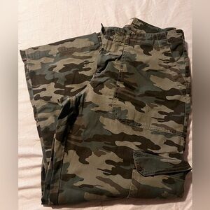 Universal Thread Camouflage Wide Leg Pants